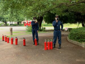 初期消火訓練　消火器による放水訓練
